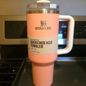 2 Stanley 40 oz Tumblers in Peach and Citron